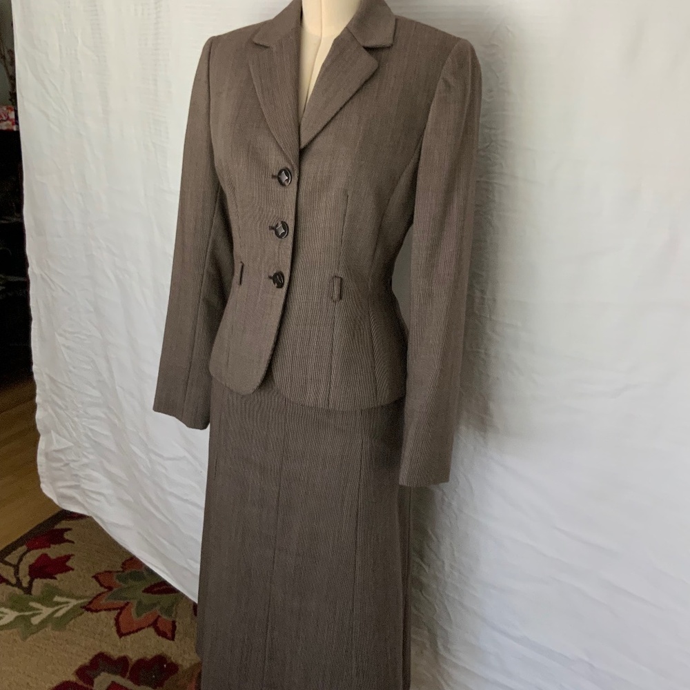 Tahari Suit Brown 1980s does 1940s style Size 4